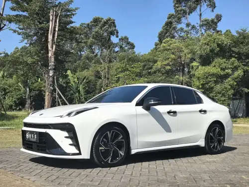 Lynk & Co 03, 2025