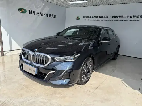 BMW 5-Series, 2025