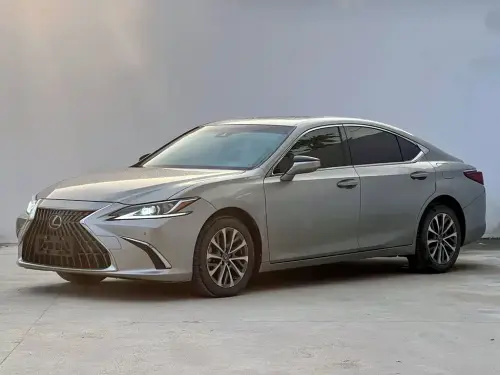 Lexus ES, 2022