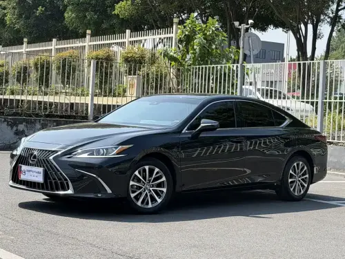 Lexus ES, 2022