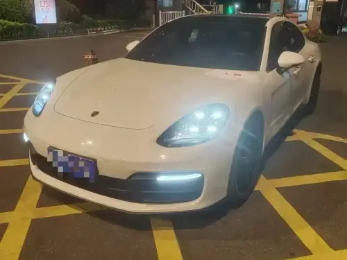 Porsche Panamera, 2023
