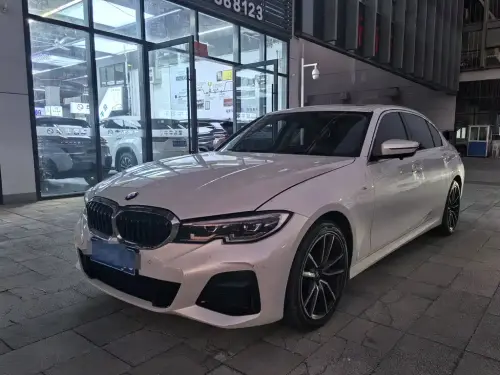 BMW 3-Series, 2022