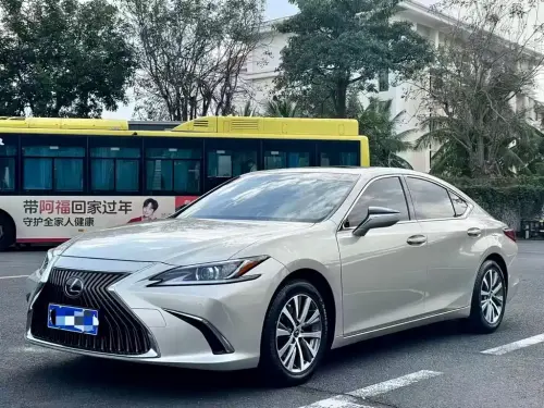 Lexus ES, 2020