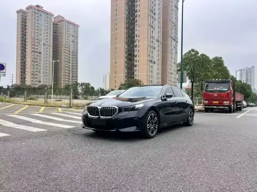 BMW 5-Series, 2026