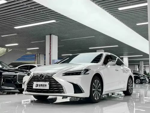 Lexus ES, 2025