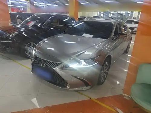 Lexus ES, 2021