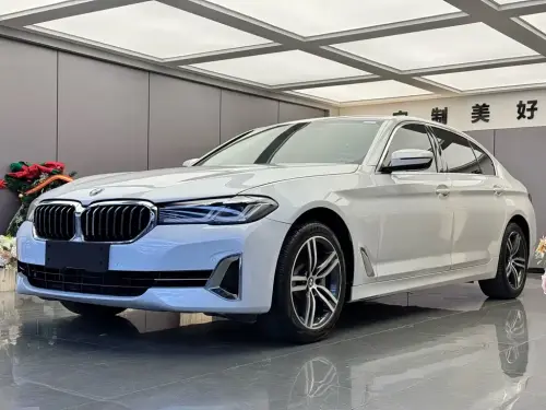 BMW 5-Series, 2022