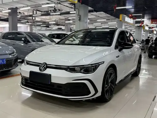 Volkswagen Golf, 2022