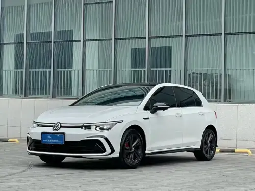 Volkswagen Golf, 2024