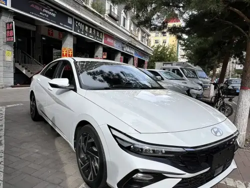 Hyundai Elantra, 2023