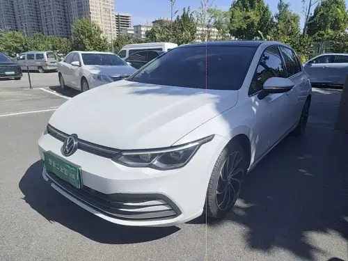 Volkswagen Golf, 2022