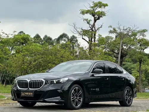 BMW 5-Series, 2026