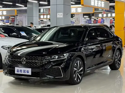 Volkswagen Passat, 2023