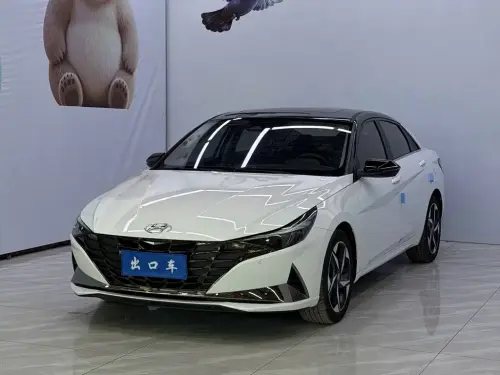 Hyundai Elantra, 2022