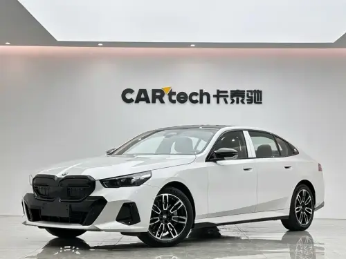 BMW 5-Series, 2025