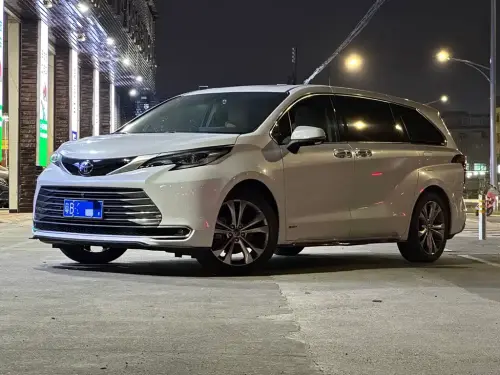 Toyota Sienna, 2025