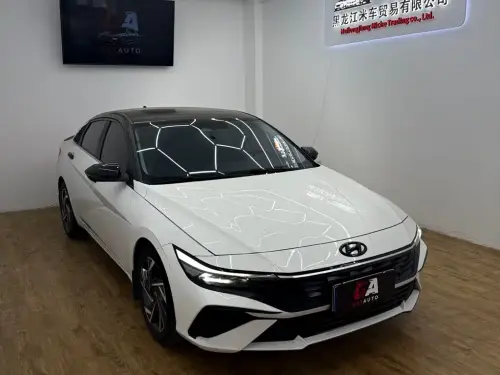 Hyundai Elantra, 2023