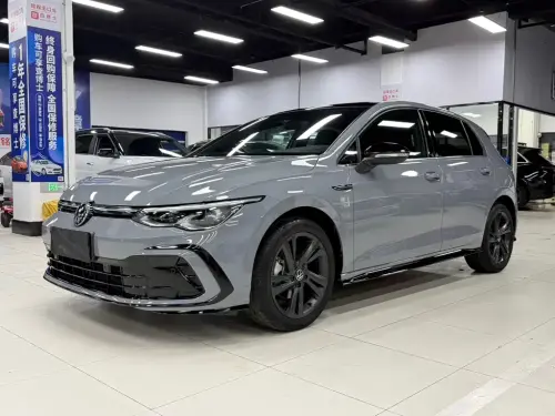 Volkswagen Golf, 2023
