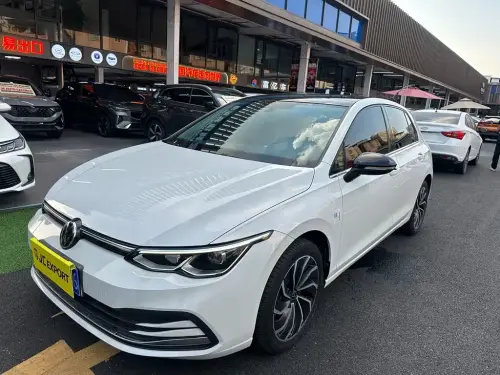 Volkswagen Golf, 2025