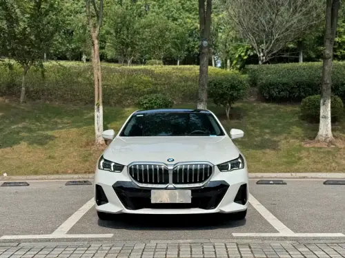BMW 5-Series, 2025