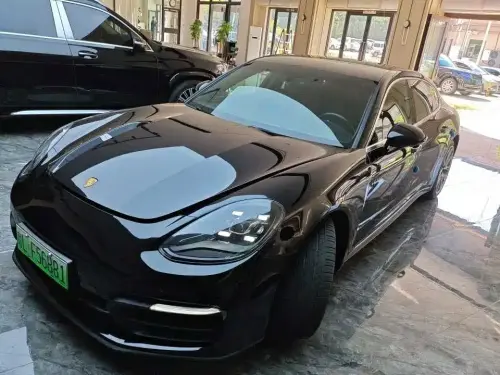 Porsche Panamera, 2023