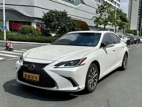 Lexus ES, 2024