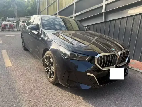 BMW 5-Series, 2025