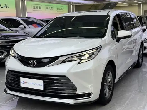 Toyota Sienna, 2025