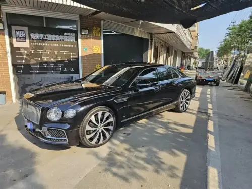 Bentley Flying Spur, 2022