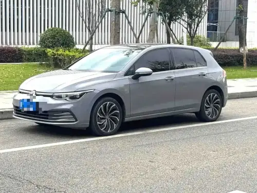 Volkswagen Golf, 2023