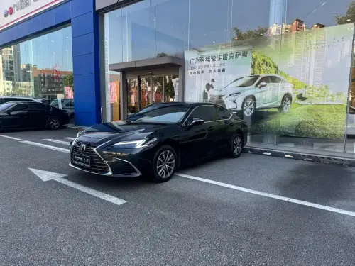 Lexus ES, 2025