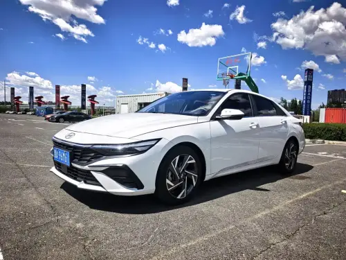 Hyundai Elantra, 2023