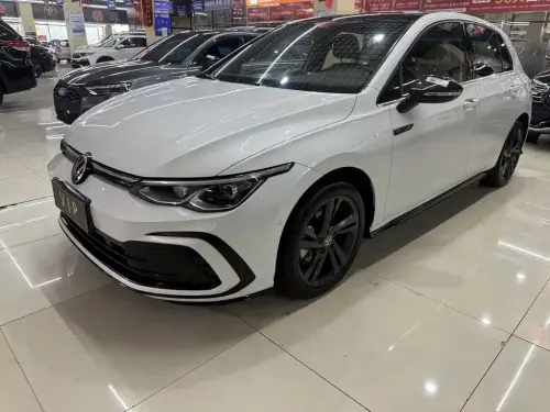 Volkswagen Golf, 2022