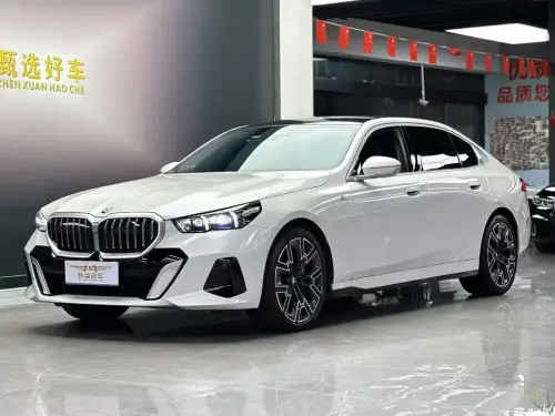 BMW 5-Series, 2025