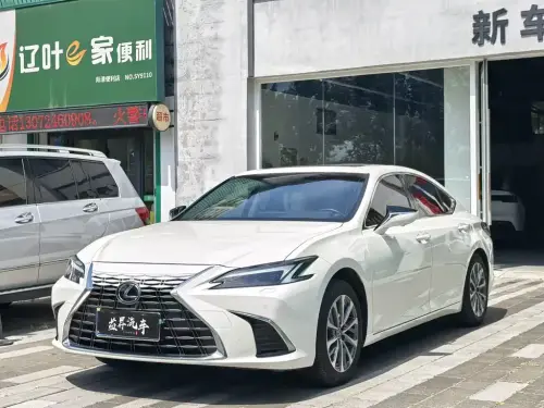 Lexus ES, 2025