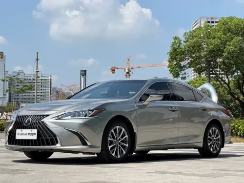 Lexus ES, 2022