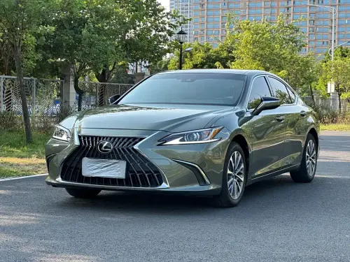 Lexus ES, 2022