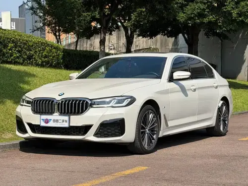 BMW 5-Series, 2022