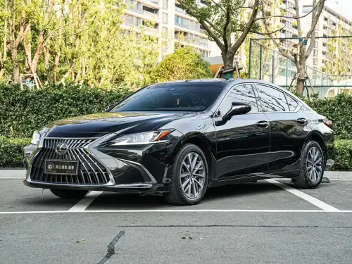 Lexus ES, 2022