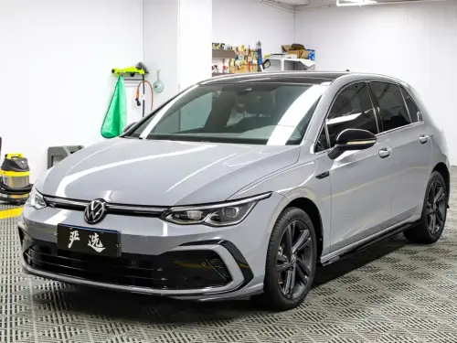 Volkswagen Golf, 2022