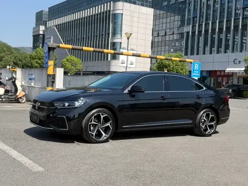 Volkswagen Passat, 2025