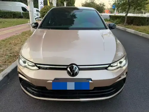 Volkswagen Golf, 2022