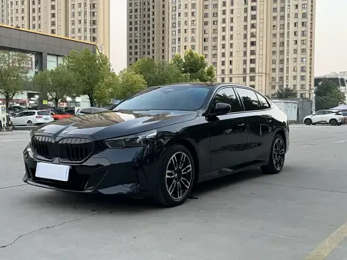 BMW 5-Series, 2025