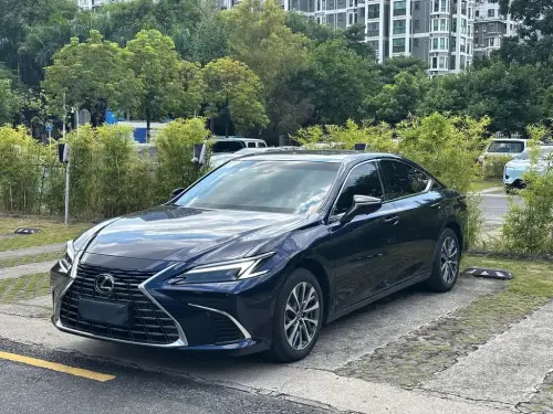 Lexus ES, 2025