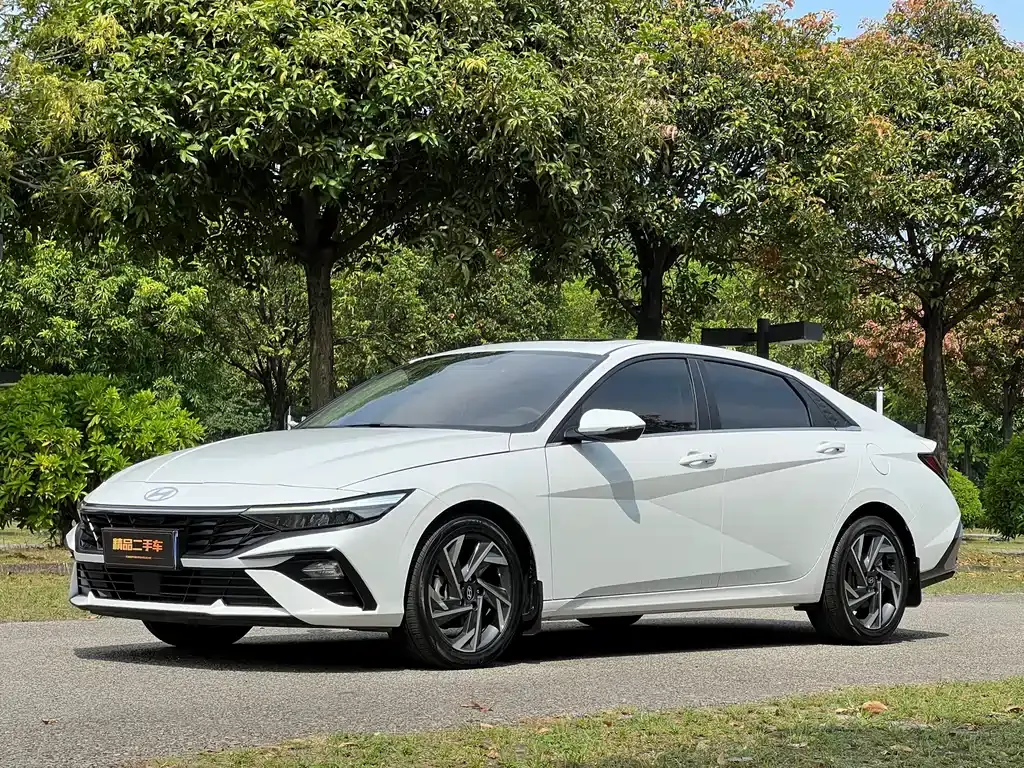 Hyundai Elantra, 2025
