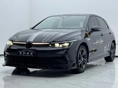 Volkswagen Golf, 2024