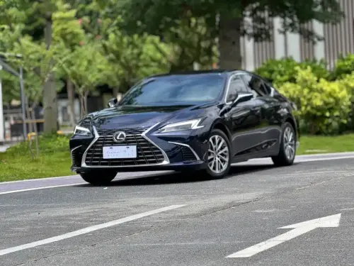 Lexus ES, 2025