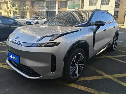 Lynk & Co 08, 2024