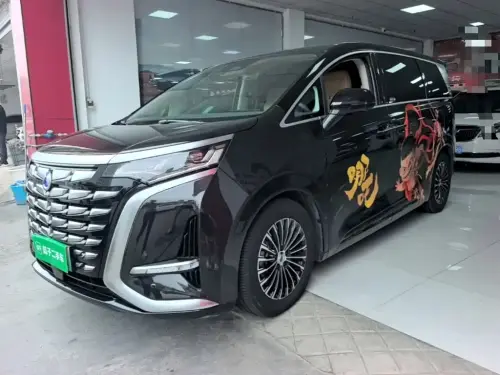 Denza D9, 2023