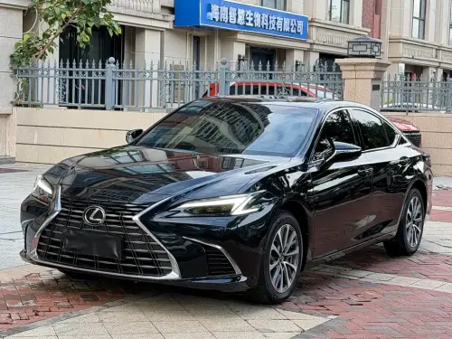 Lexus ES, 2025